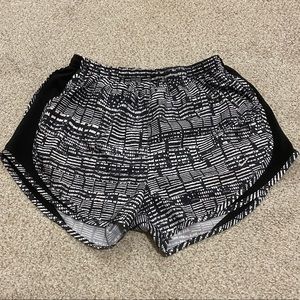 Like New Women's Nike Tempo Athletic Shorts Medium